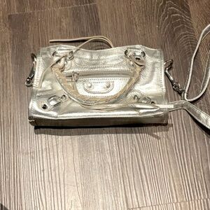 silver bag comes with. the long strap